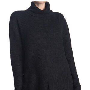 SWEET Romeo BNWT Black Abstract Ribbed Turtleneck